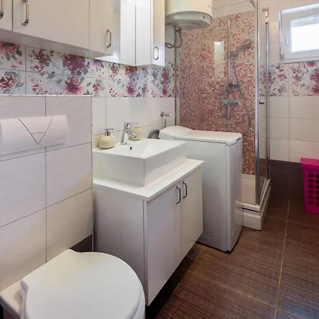 Elegant Hideaway With Pool - Two Bedroom With Pool *