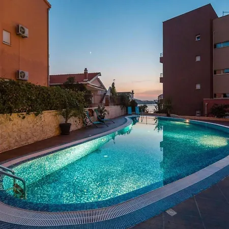 Elegant Hideaway With Pool - Two Bedroom With Pool * Trogir