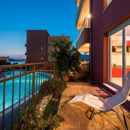Elegant Hideaway With Pool - Two Bedroom With Pool *